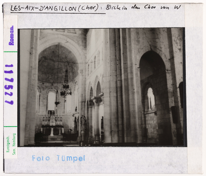 Vorschaubild Les-Aix-d'Angillon: Pfarrkirche Saint-Germain, Blick in den Chor von Westen 